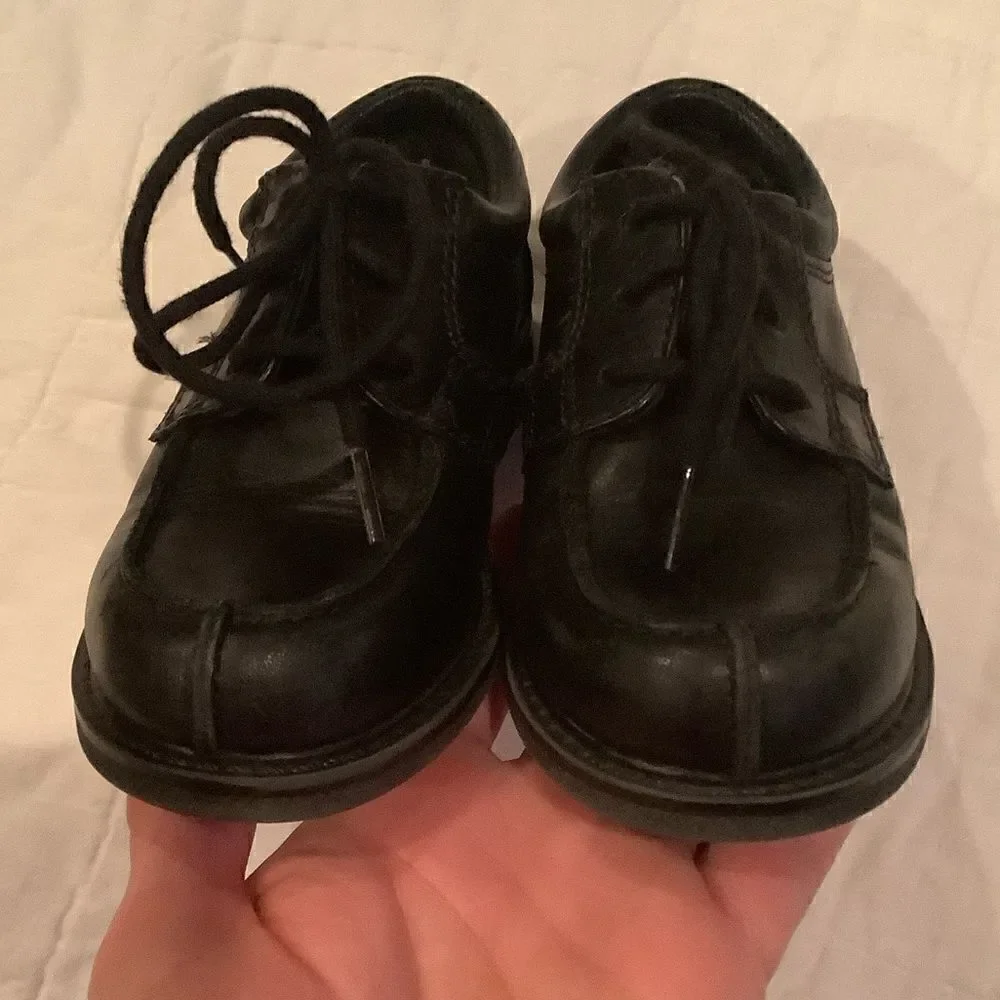 Kenneth Cole Reaction boys 9M leather dress shoes lace up EUC rubber soles black